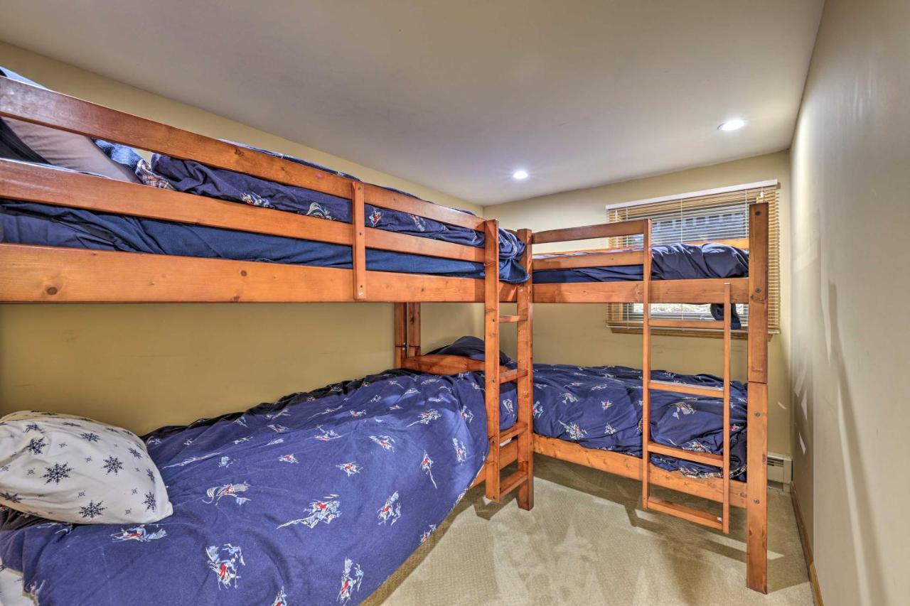 Renovated Escape, Walk To Slopes Tannersville