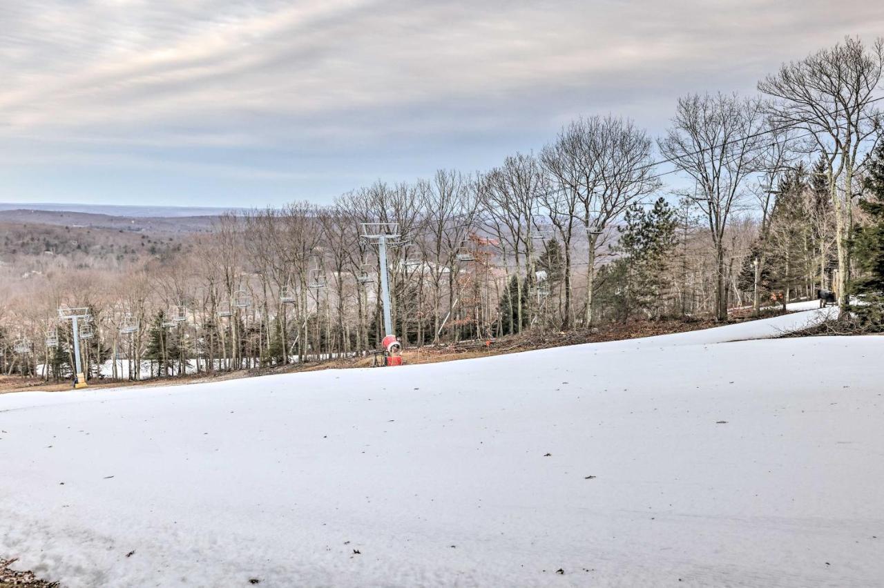 Renovated Escape, Walk To Slopes Tannersville